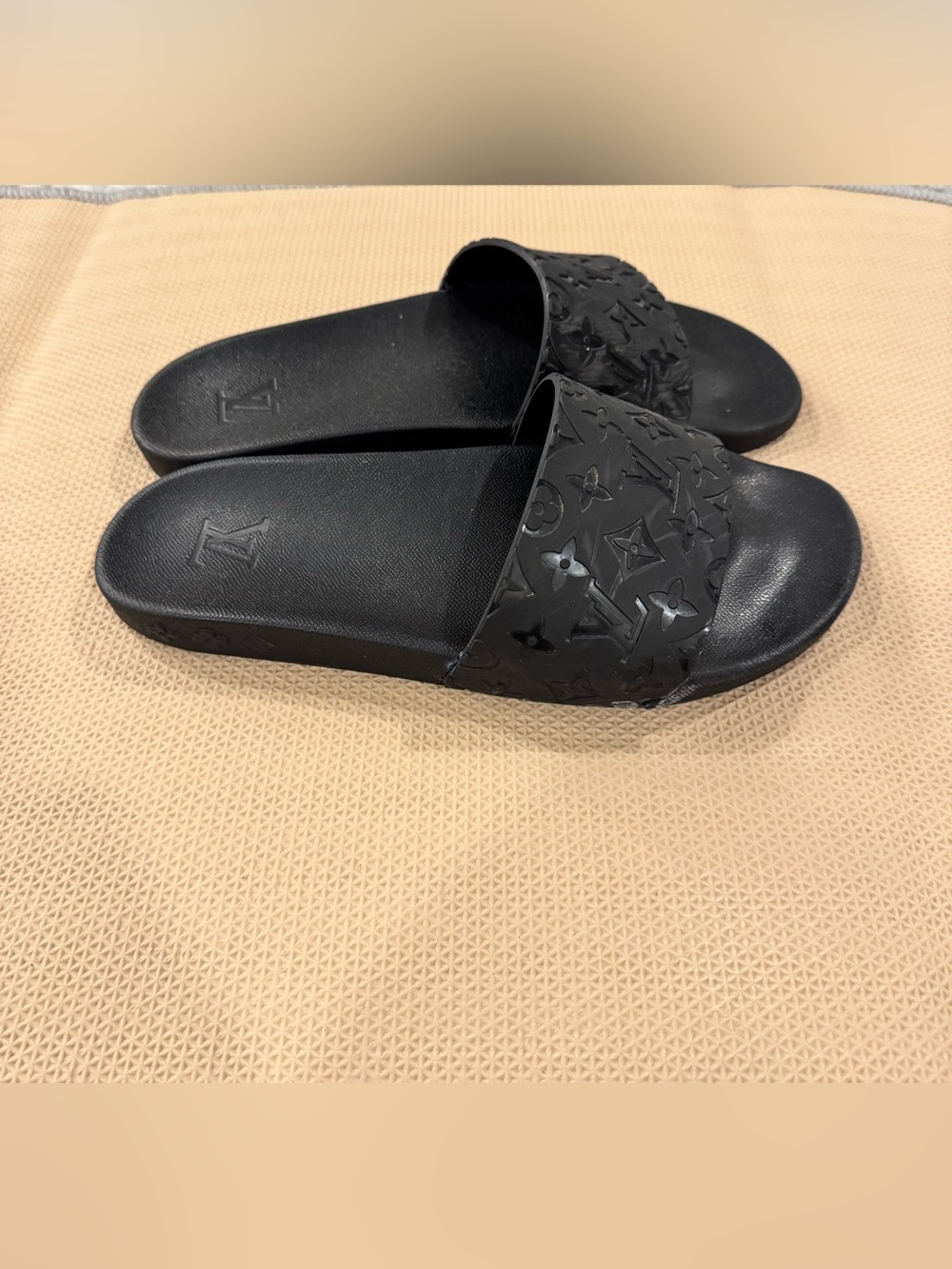 Louis Vuitton Waterfront Mule Slides - Picture 3 of 6